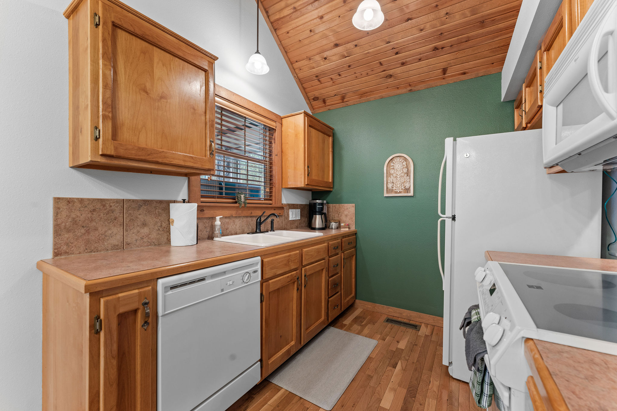 Wright Way cabin, photo 4 of 6